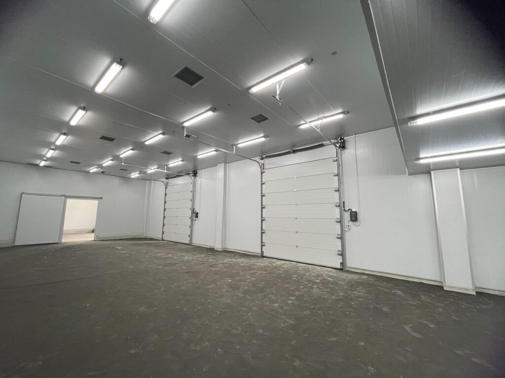 Installation photo of Overhead Doors for Manufacturing in Phetchaburi by OZ DOOR (3)