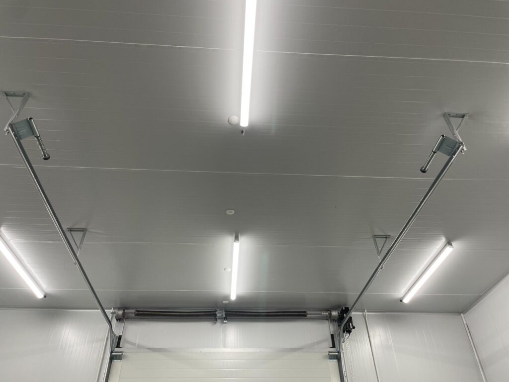 Installation photo of Overhead Doors for Manufacturing in Phetchaburi by OZ DOOR (6)