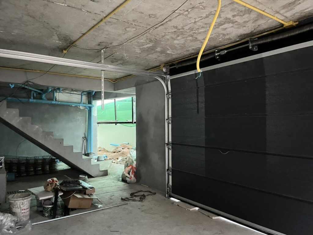 Installation photo of Standard Garage Door for Single House in Surat Thani by OZ DOOR (2)