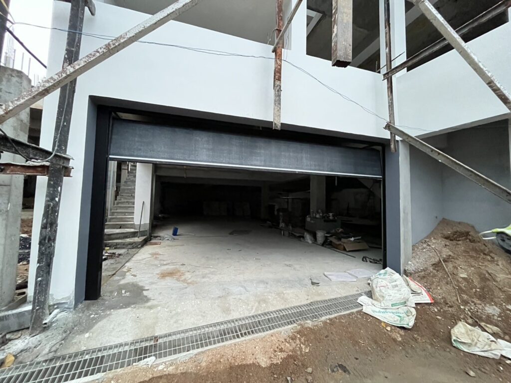 Installation photo of Standard Garage Door for Single House in Surat Thani by OZ DOOR (5)