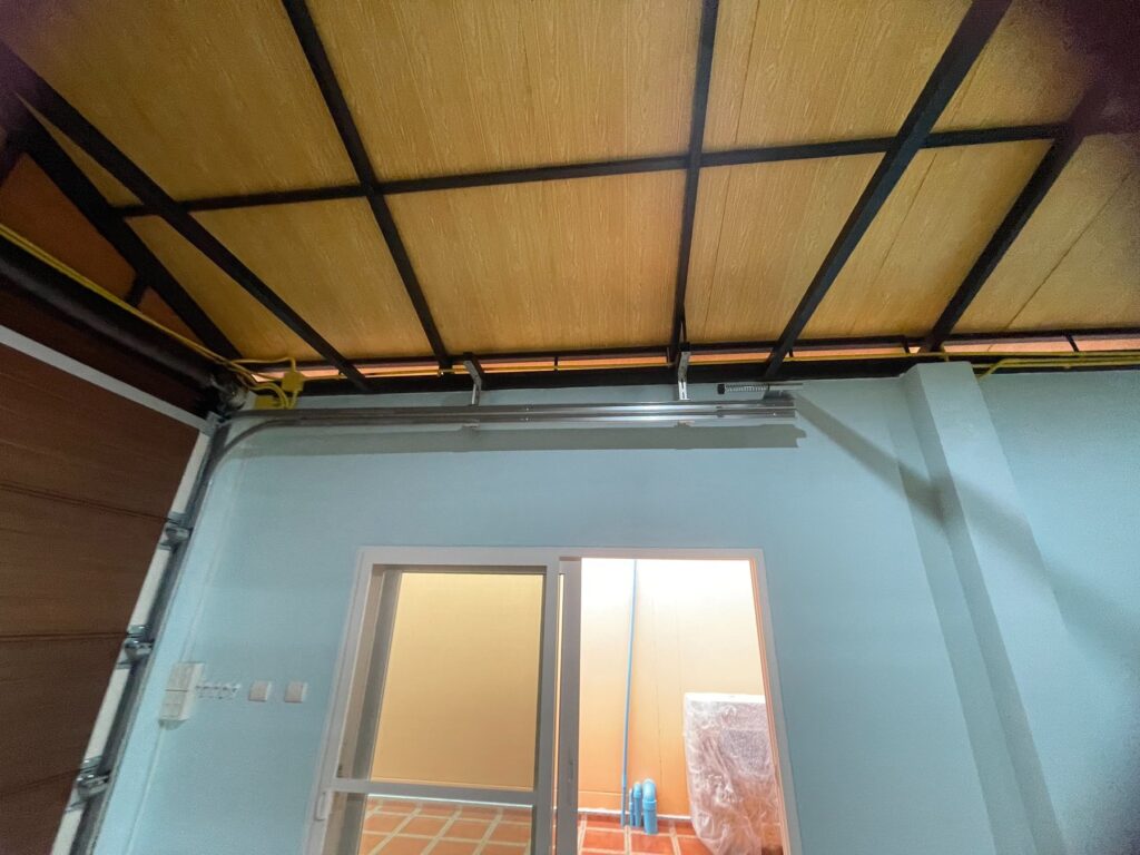 Installation photo of Standard Garage Door for Single House in Trat by OZ DOOR (6)