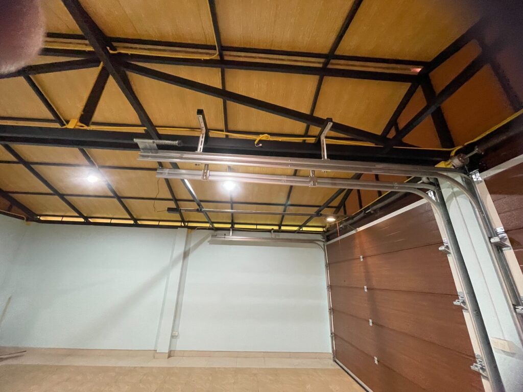 Installation photo of Standard Garage Door for Single House in Trat by OZ DOOR (5)