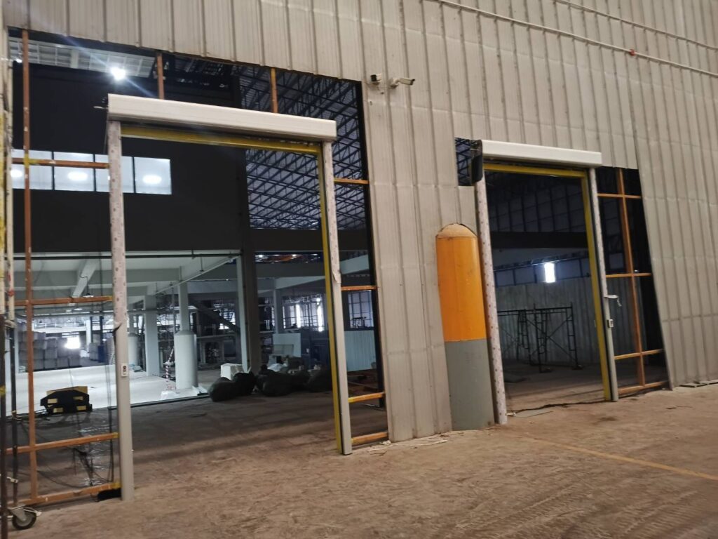 Installation photo of High Speed Doors for Manufacturing in Nakhon Ratchasima by OZ DOOR (5)