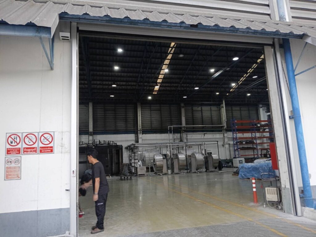 Installation photo of Standard High Speed Doors for Cold Storage in Phra Nakhon Si Ayutthaya by OZ DOOR (2)