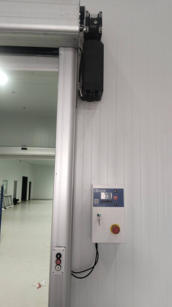 Installation photo of High Speed Doors for Cold Storage in Rayong by OZ DOOR (6)