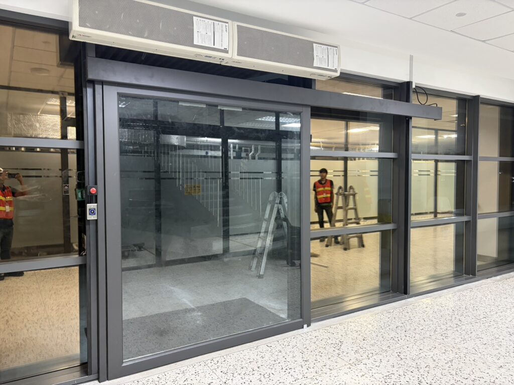ภาพผลงานติดตั้งAuto slide Door DSL-125 A Deper สำหรับบรรจุภัณฑ์และพลาสติก ที่สมุทรปราการ โดย OZ DOOR