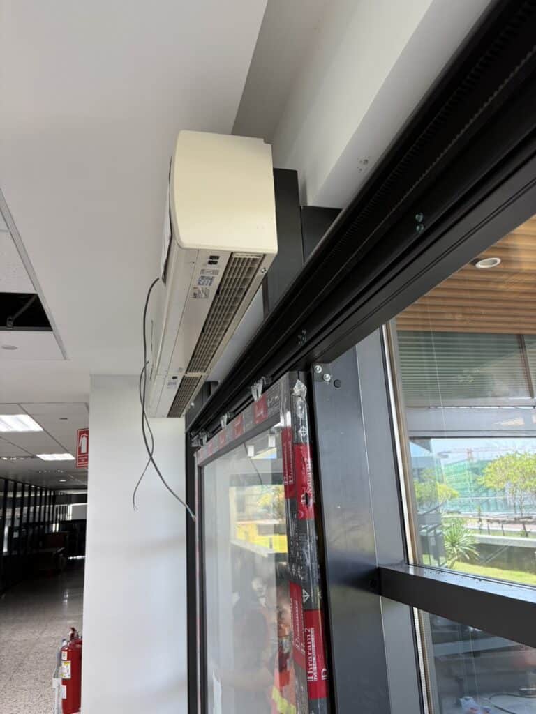 ภาพผลงานติดตั้งAuto slide Door DSL-125 A Deper สำหรับบรรจุภัณฑ์และพลาสติก ที่สมุทรปราการ โดย OZ DOOR (2)
