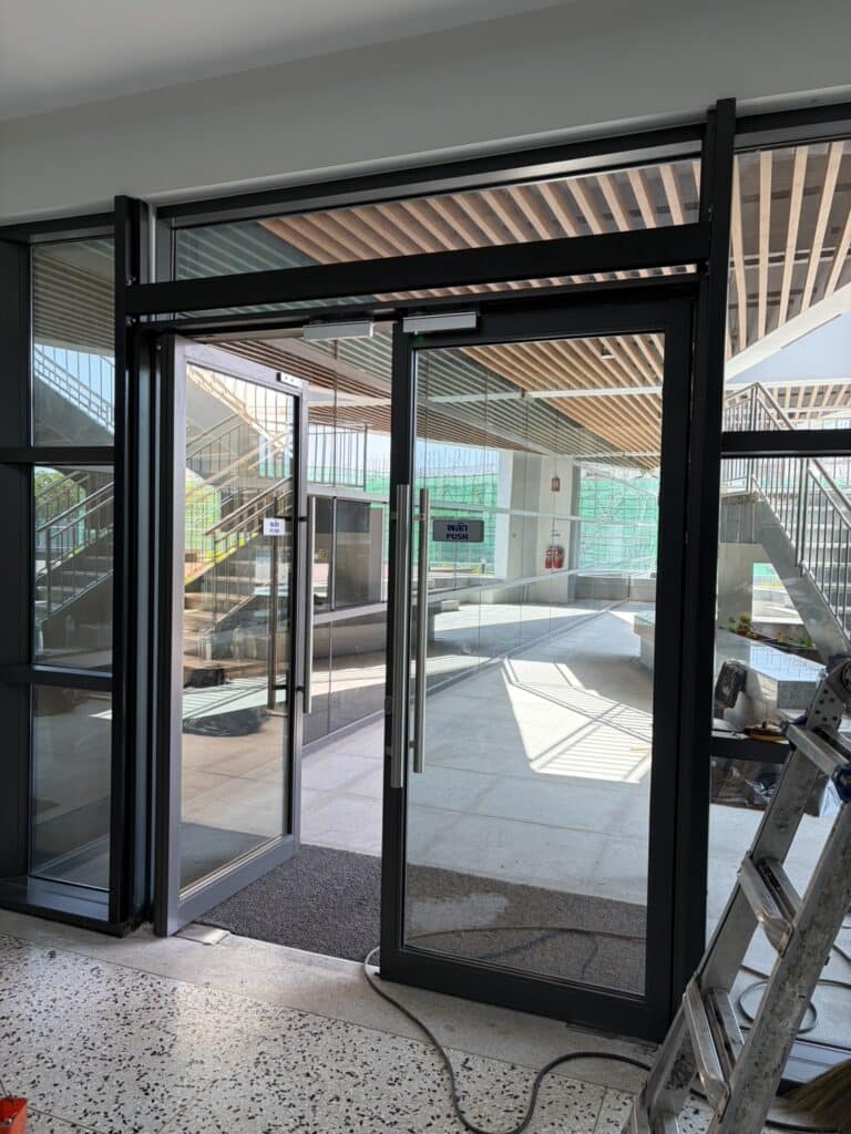 ภาพผลงานติดตั้งAuto slide Door DSL-125 A Deper สำหรับบรรจุภัณฑ์และพลาสติก ที่สมุทรปราการ โดย OZ DOOR (3)