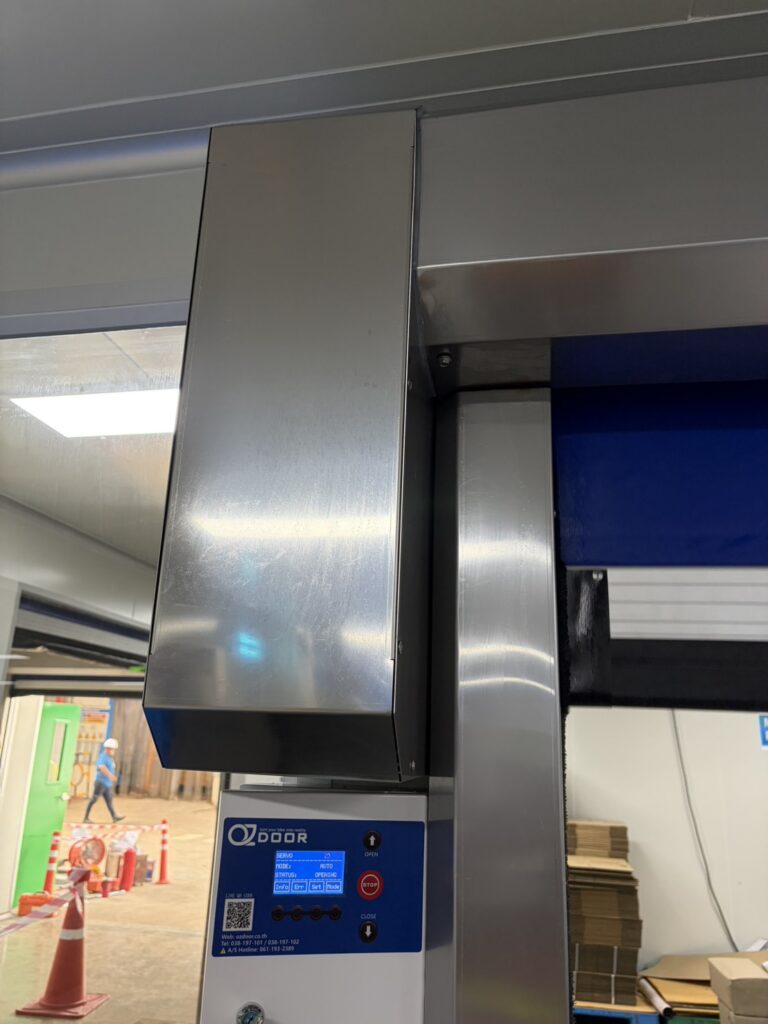 ภาพผลงานติดตั้งประตูไฮสปีด รุ่น มาตรฐาน สำหรับโรงงานอุตสาหกรรม ที่กรุงเทพมหานคร โดย OZ DOOR (5)