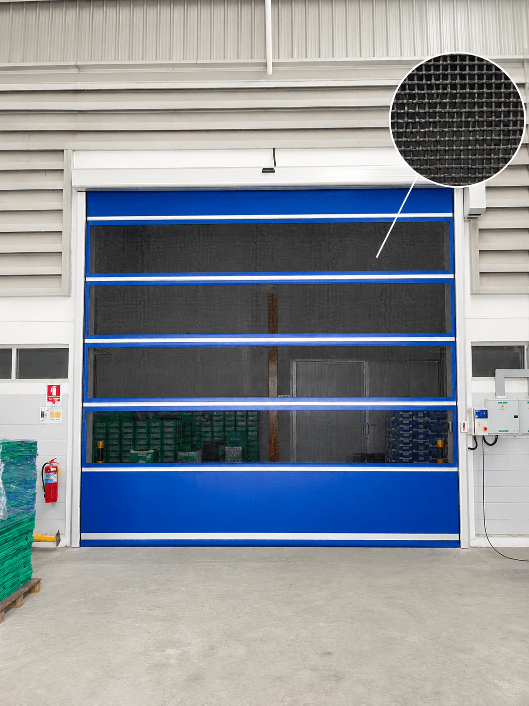 ประตูไฮสปีดแบบตาข่าย (Mesh High Speed Door) ติดตั้งภายในคลังสินค้า ช่วยระบายอากาศและป้องกันแมลง